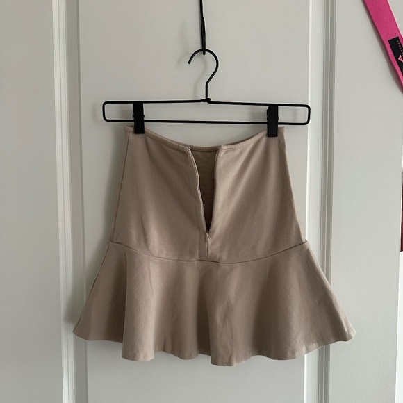 Guess Los Angeles High Waisted Ponte Flounce Mini Skirt - Picture 3 of 7